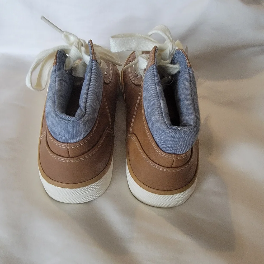 NWT The Children's place boys colorblock hi top sneakers, youth 13, tan